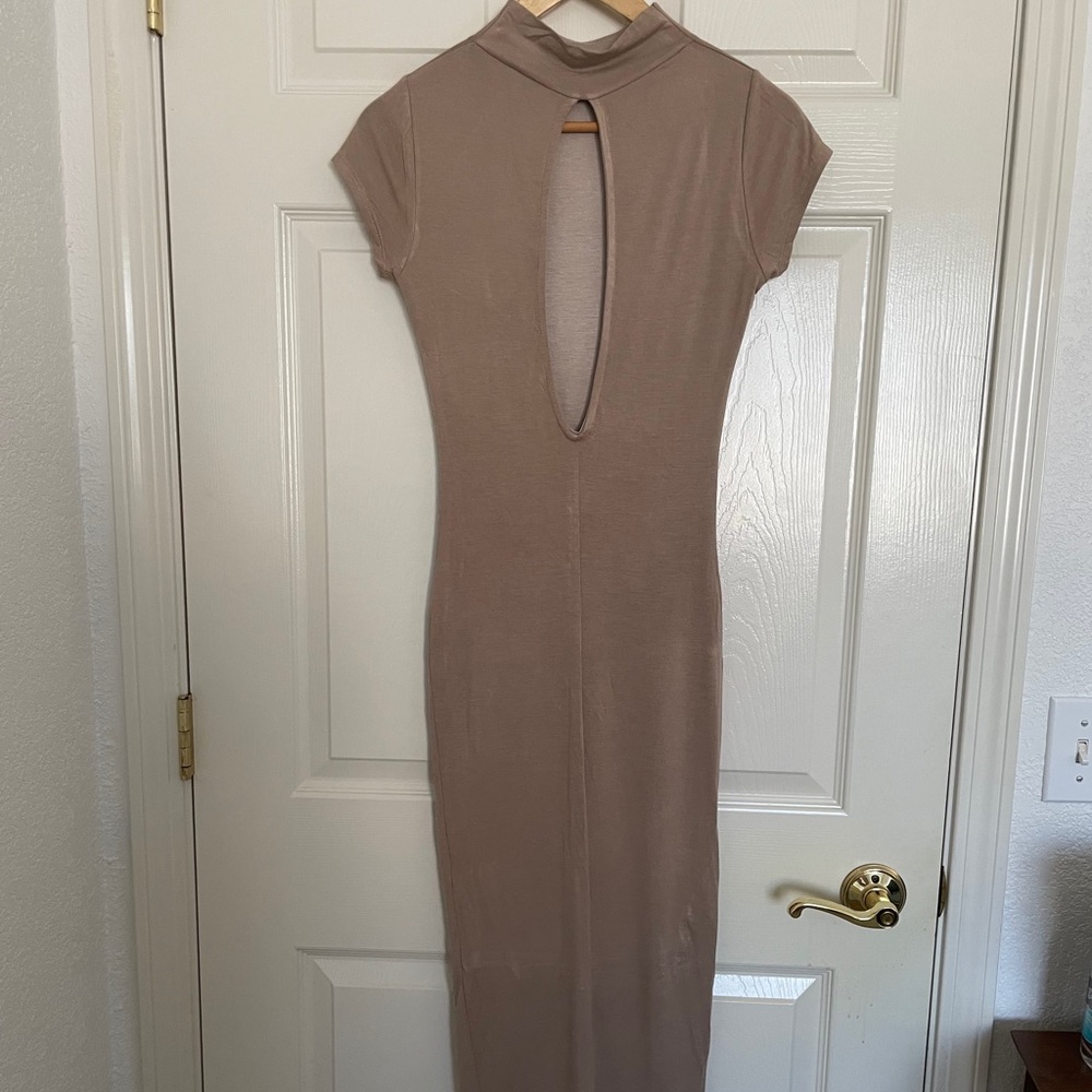 Naked wardrobe midi. Taupe size small